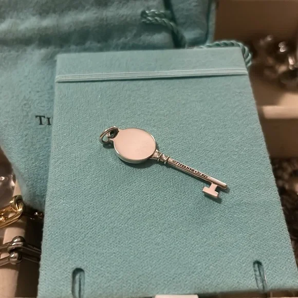✨💎✨Tiffany & Co. Return to Tiffany Circle Key Charm ✨💎✨ - Picture 3 of 6
